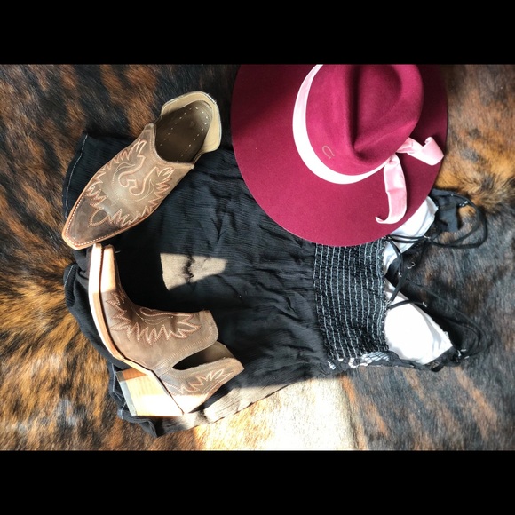 Black lace romper - Picture 2 of 2